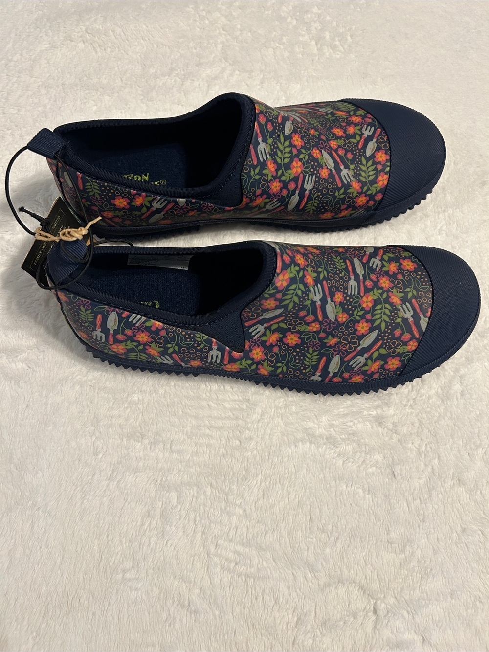 Western Chief Navy Floral & Cactus Slip-On Moccasins. Garden tools - Picture 2 of 11